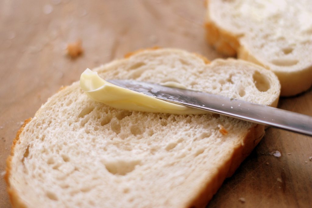 margarina unt paine